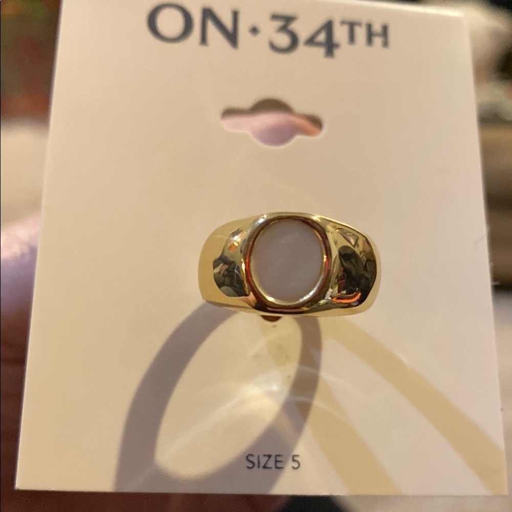 Macy’s On 34th Golden Ring. Size 5